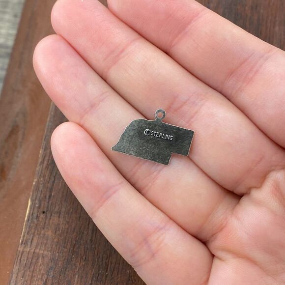 Vintage 925 Sterling Silver "Nebraska" State Map Pendant Bracelet Charm - Picture 2 of 3